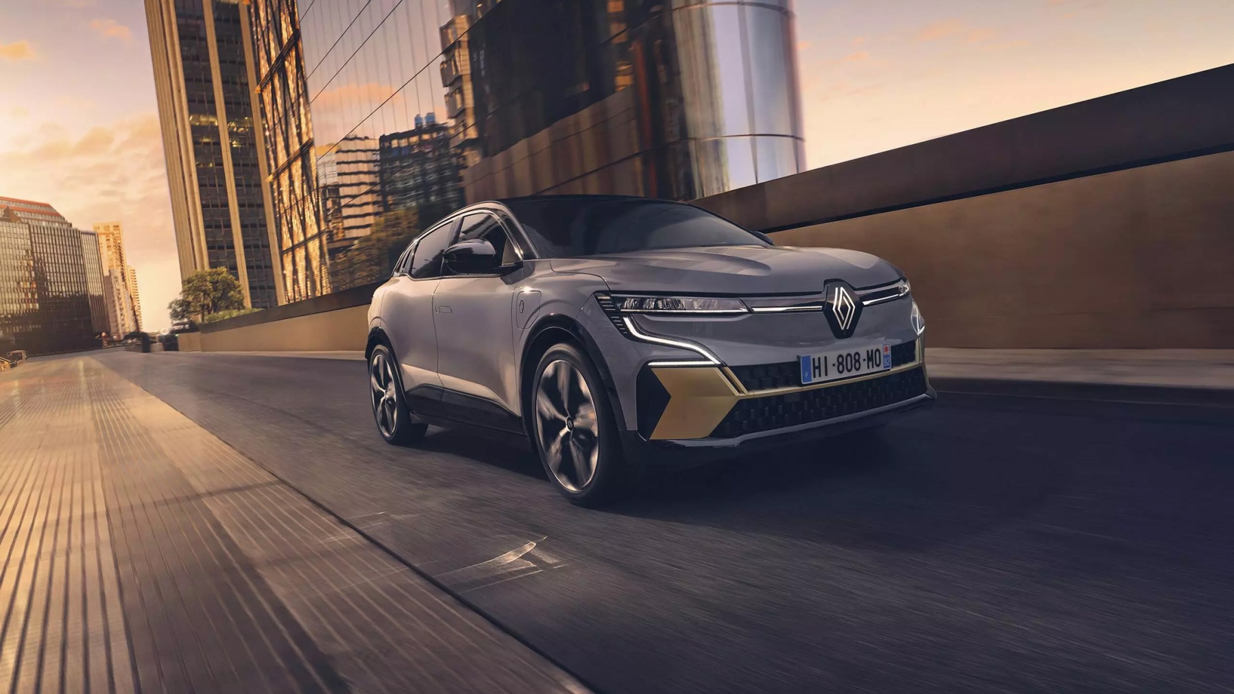 Nuova Renault Megane E-Tech 100% Electric per chi ama la strada 1